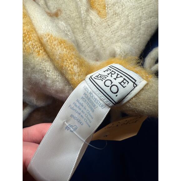 Frye & Co butter soft fringe striped blanket scarf warm cozy fall winter luxury - Picture 5 of 6